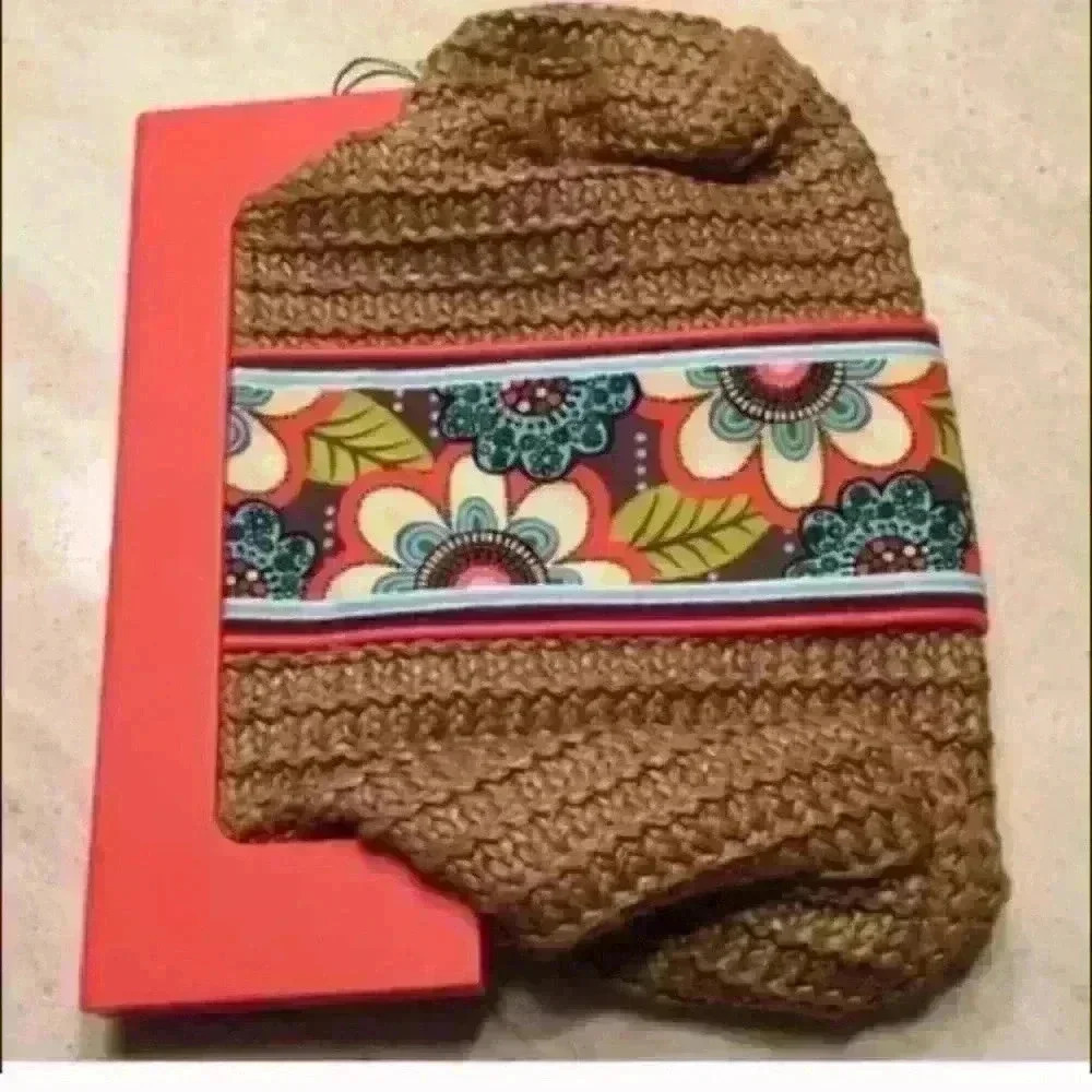 Vera Bradley Straw Clutch - Picture 3 of 4